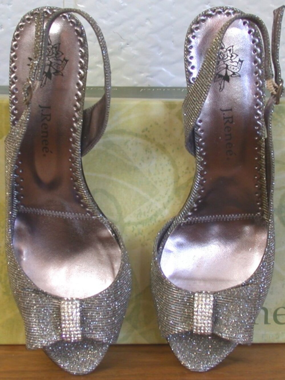 J. Renee' DAYNA Pewter Glimmer Fabric Sling Back Heels SZ 9M wth Box